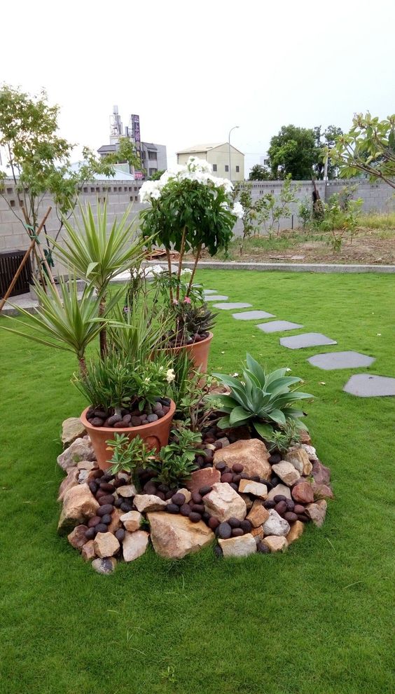 31 Simple Landscaping Ideas How To Decor Your Front Yard from garden category