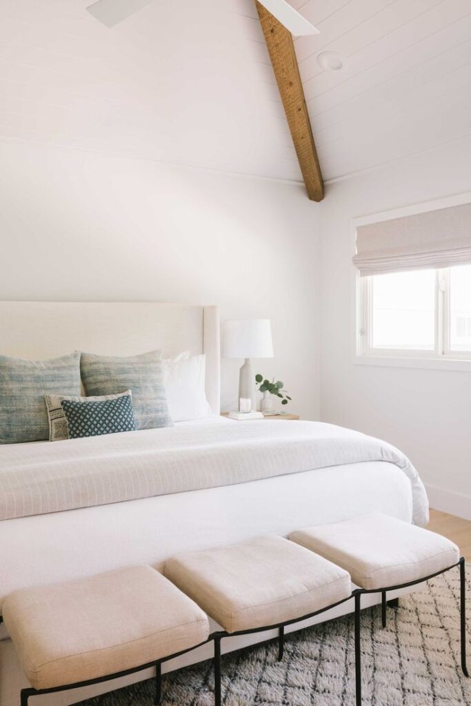 62 Breathtaking Coastal Bedroom Decor Ideas - LAVORIST